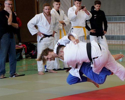 TSB Judoka starten mit zwei Siegen und einer Niederlage
